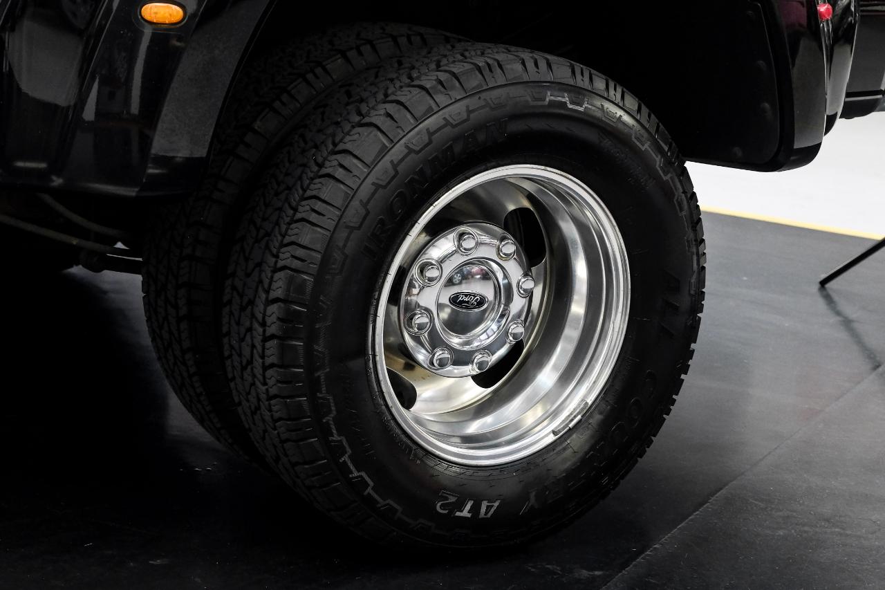 Ford Super Duty F-350 DRW Lariat 4WD Crew Cab 179" WB 60" CA 2017