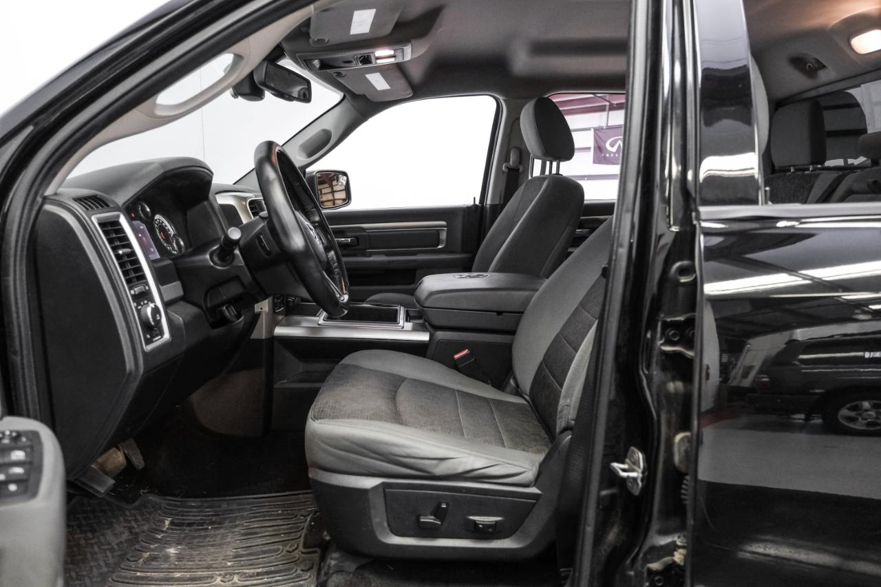 RAM 1500 4WD Crew Cab 140.5" Big Horn 2014