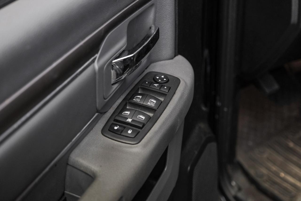 RAM 1500 4WD Crew Cab 140.5" Big Horn 2014