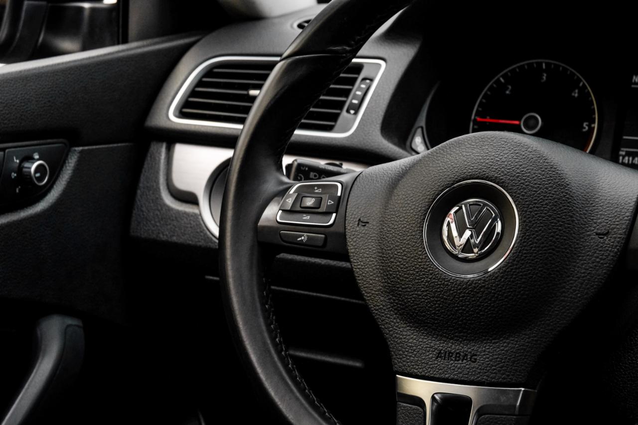 Volkswagen Passat 4dr Sdn 2.0L Manual TDI SE 2015