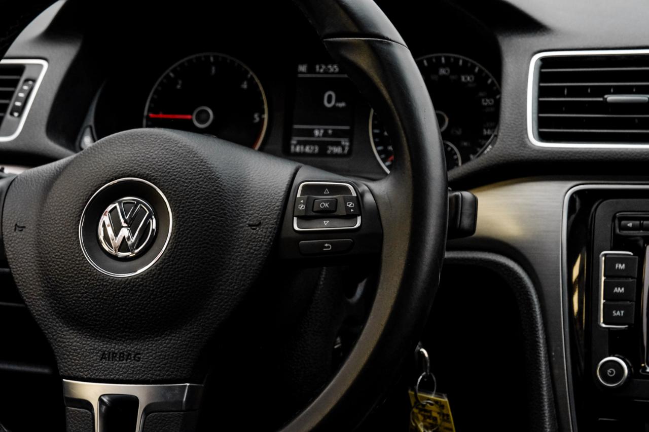 Volkswagen Passat 4dr Sdn 2.0L Manual TDI SE 2015