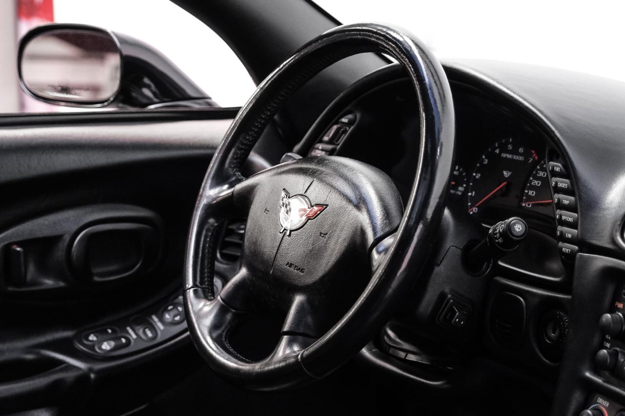 Chevrolet Corvette 2dr Cpe 2001