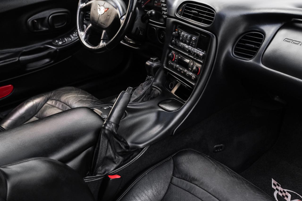 Chevrolet Corvette 2dr Cpe 2001