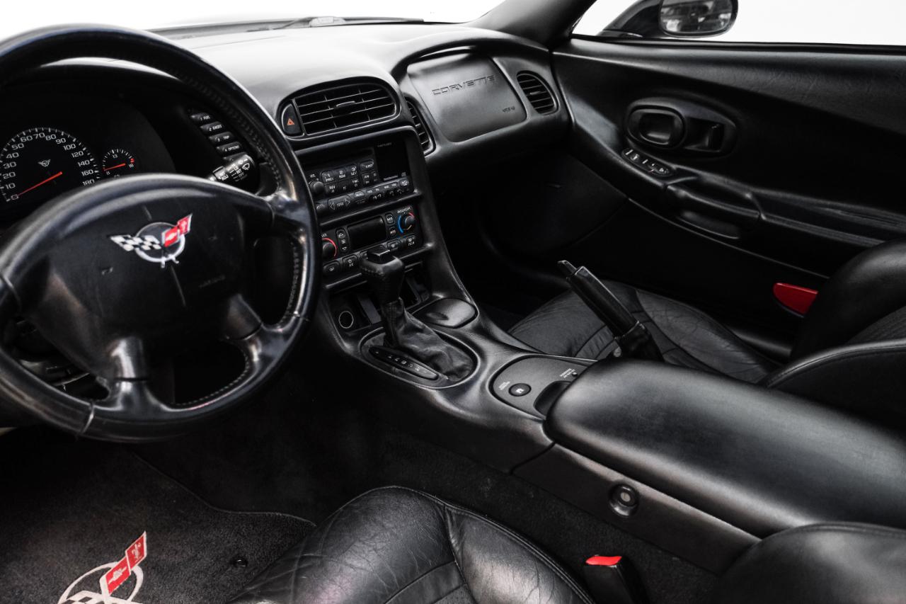 Chevrolet Corvette 2dr Cpe 2001
