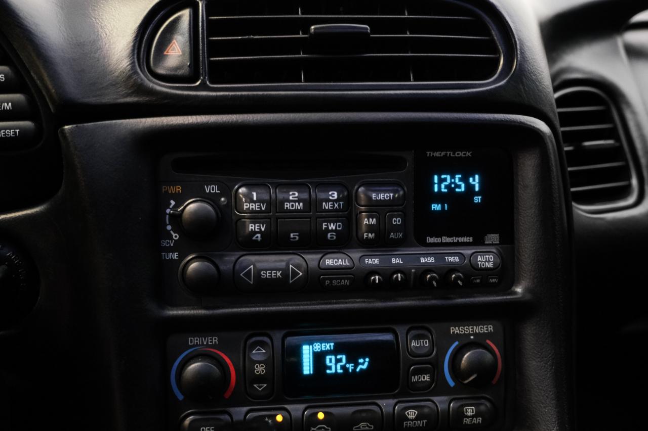 Chevrolet Corvette 2dr Cpe 2001