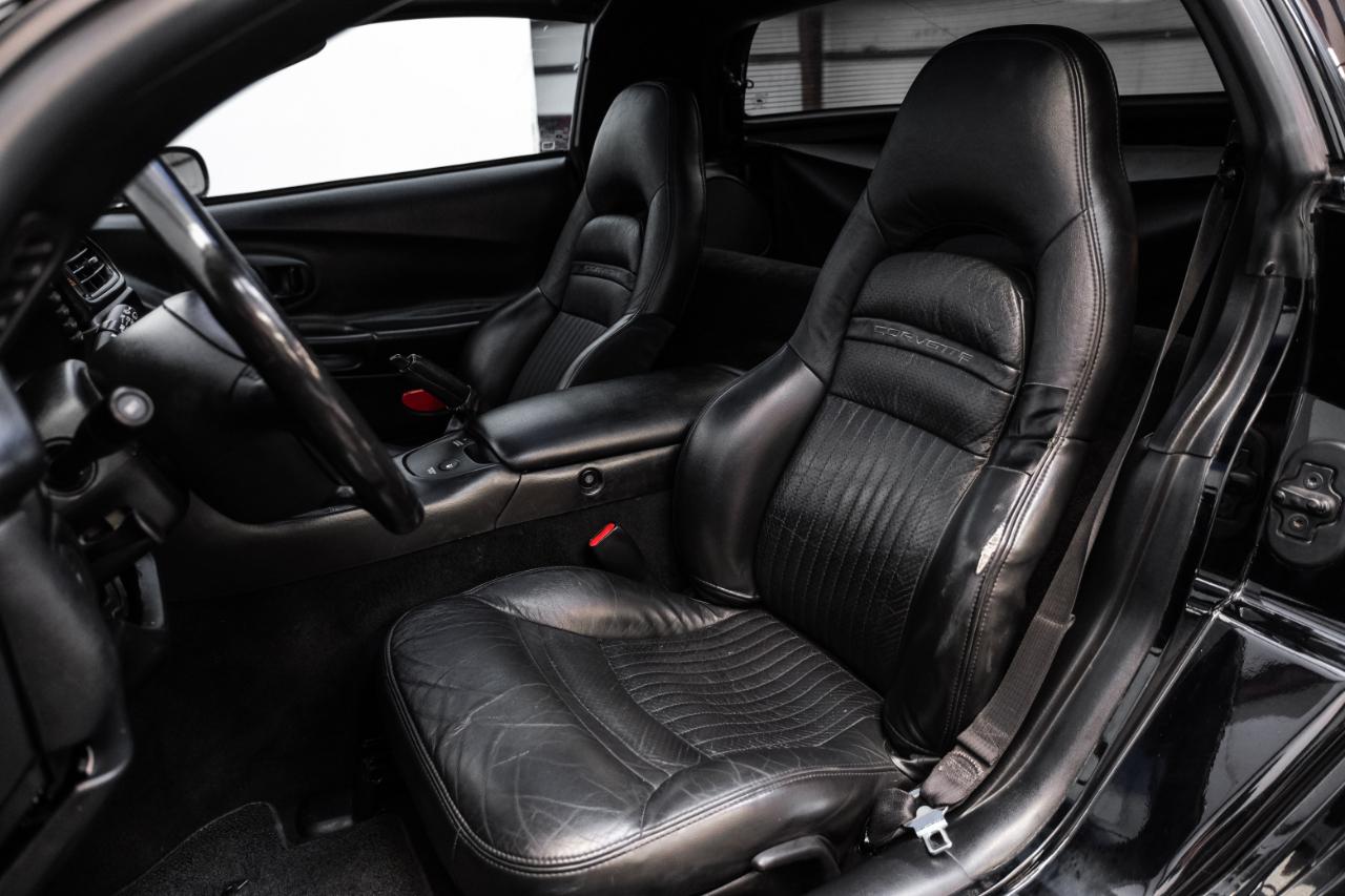 Chevrolet Corvette 2dr Cpe 2001