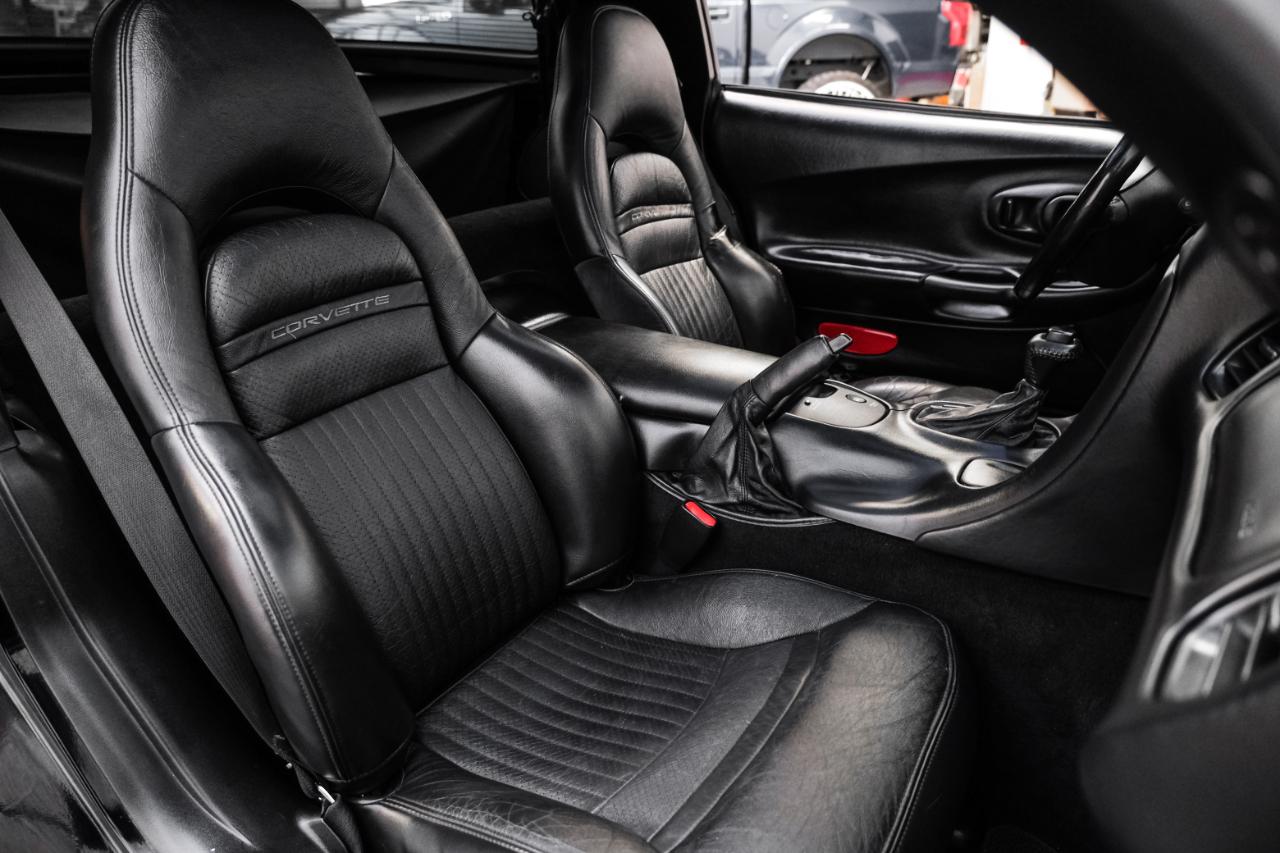 Chevrolet Corvette 2dr Cpe 2001