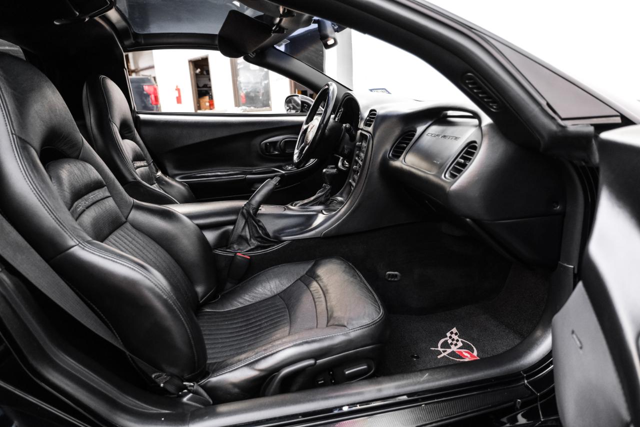 Chevrolet Corvette 2dr Cpe 2001