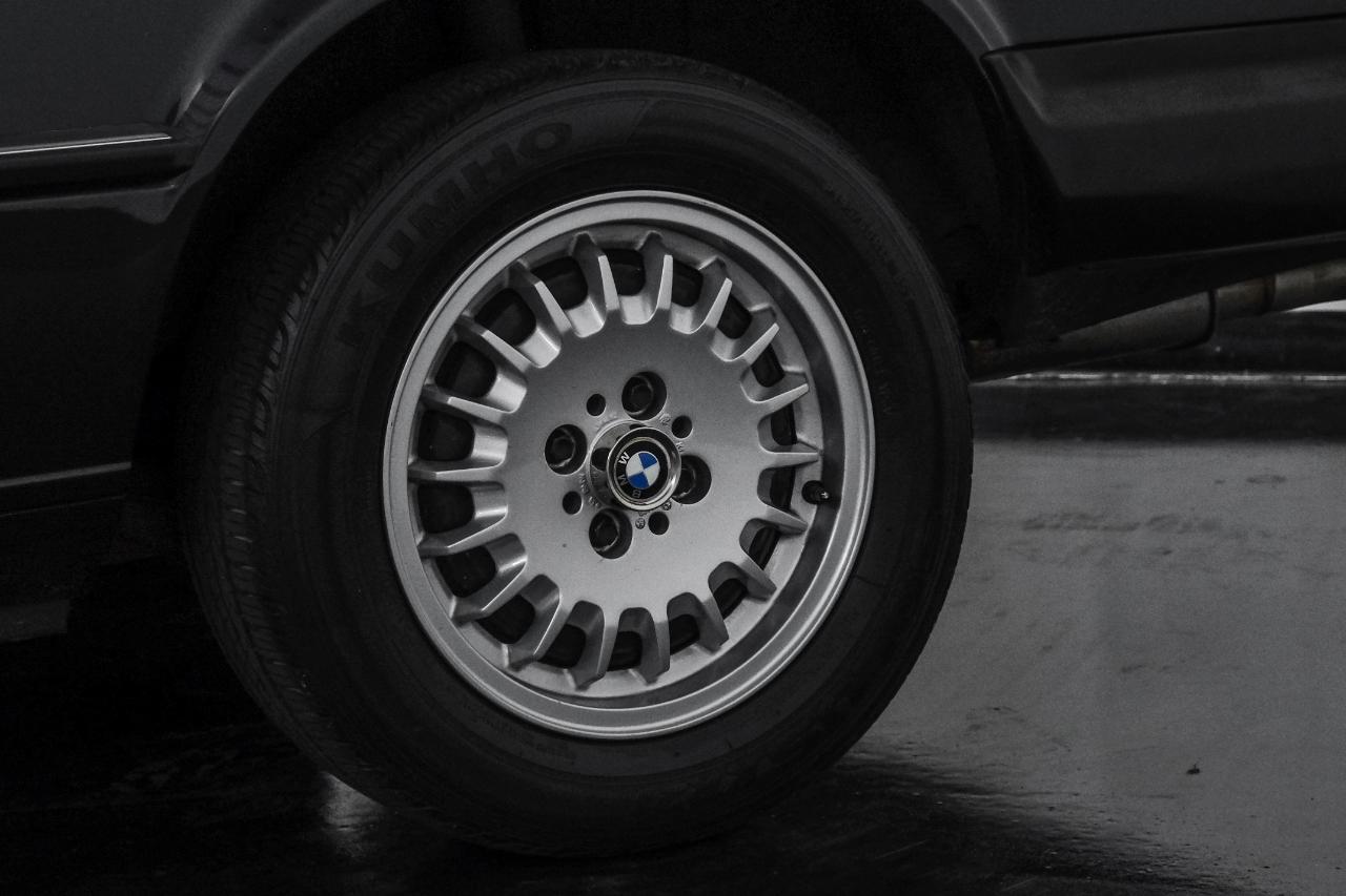 BMW 325e 4dr Sedan 4dr 5-Spd 1985