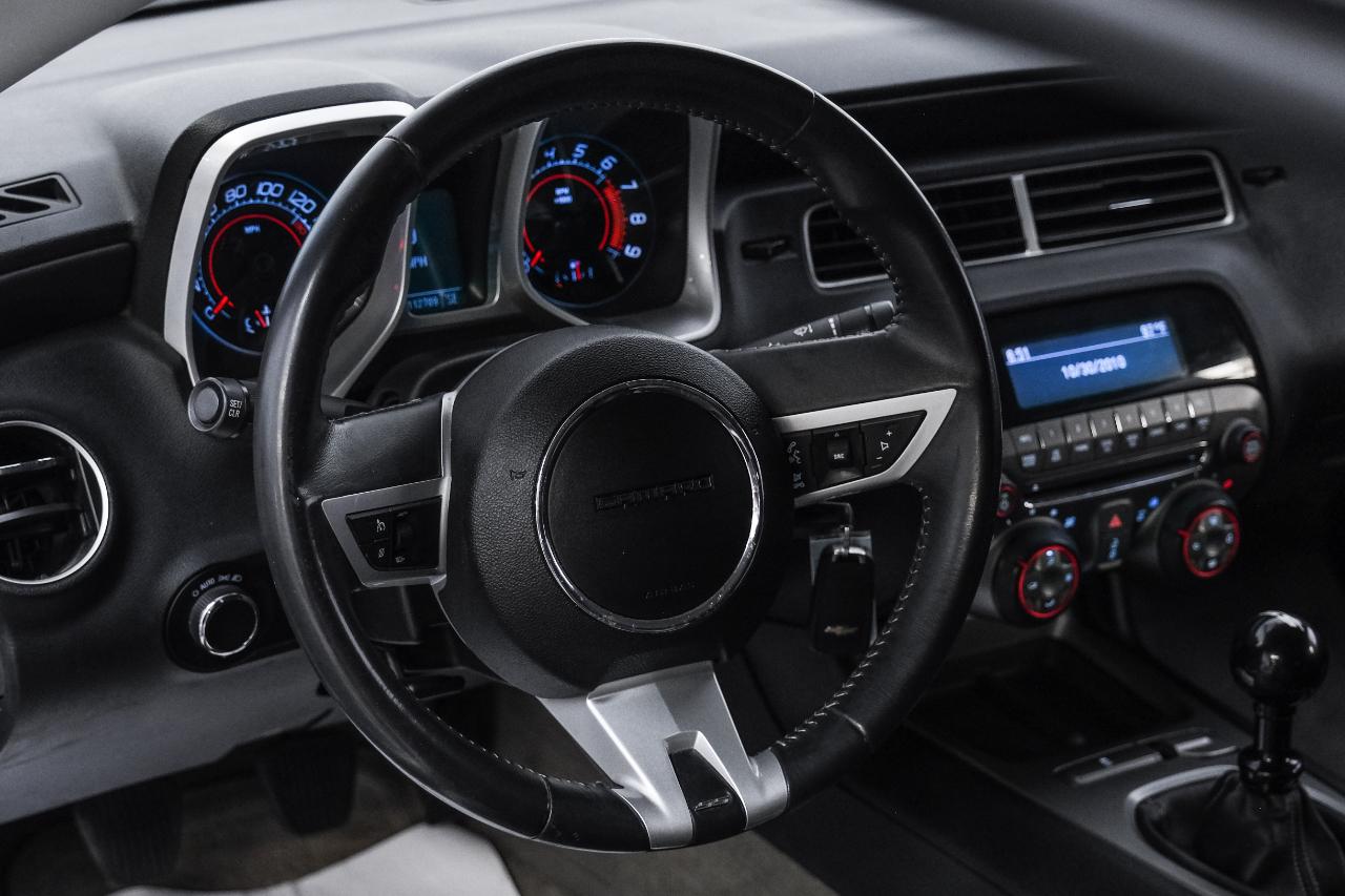 Chevrolet Camaro 2dr Cpe 1SS 2011