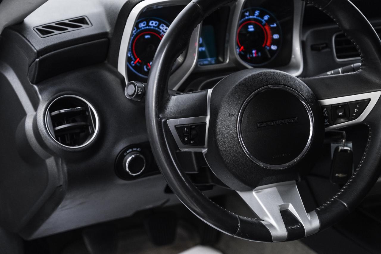 Chevrolet Camaro 2dr Cpe 1SS 2011