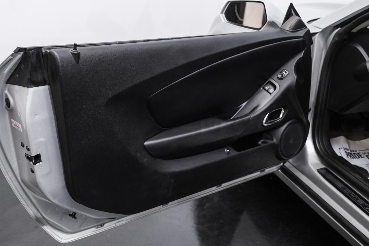 Chevrolet Camaro 2dr Cpe 1SS 2011