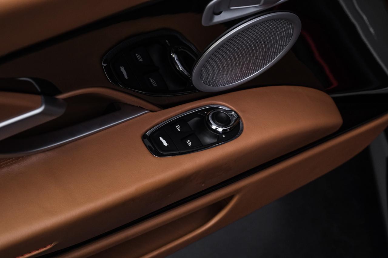 Aston Martin DB11 V8 Coupe 2020
