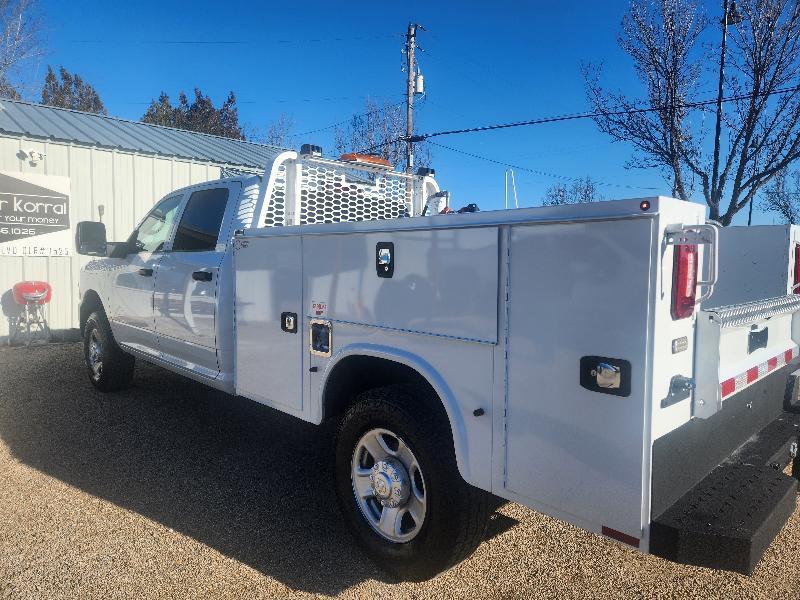 RAM 3500 Tradesman Crew Cab 4WD 2023