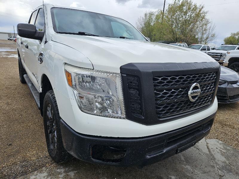 Nissan Titan XD S 4WD Diesel 2017