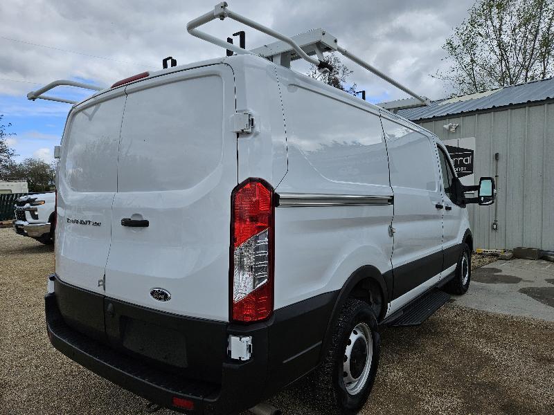 Ford Transit 250 Van Low Roof w/Sliding Pass. 130-in. WB 2021