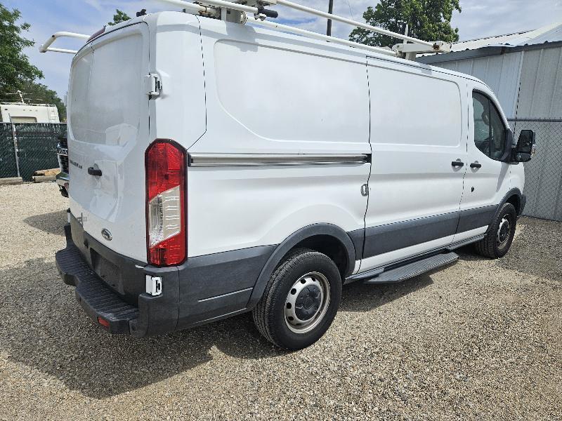Ford Transit 250 Van Low Roof w/Sliding Pass. 130-in. WB 2018