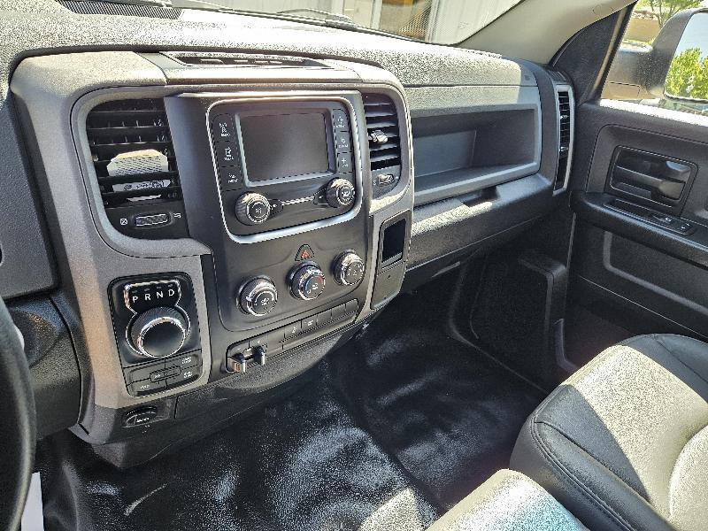 RAM 1500 Tradesman Quad Cab 4WD 2017