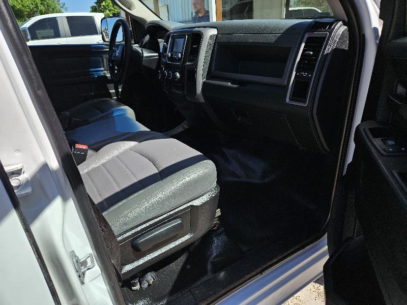 RAM 1500 Tradesman Quad Cab 4WD 2017