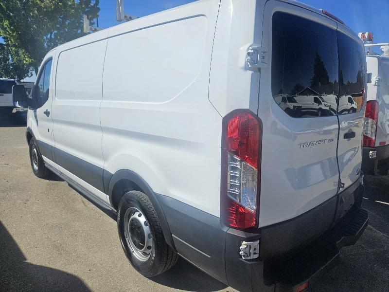 Ford Transit 150 Van Low Roof w/Sliding Pass. 130-in. WB 2017