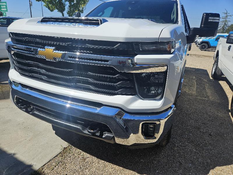 Chevrolet Silverado 2500HD LT Crew Cab Long Box 4WD 2024