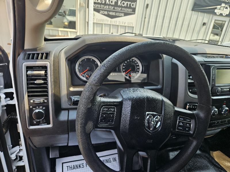 RAM 1500 Tradesman Crew Cab SWB 4WD 2018
