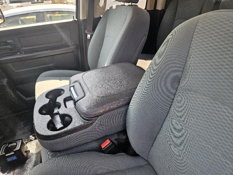 RAM 1500 Tradesman Quad Cab 4WD 2017