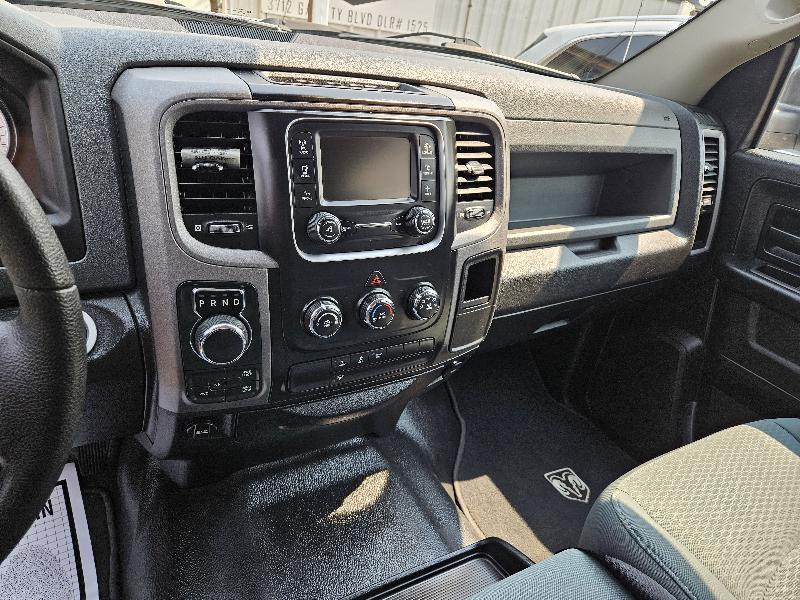 RAM 1500 Tradesman Crew Cab SWB 4WD 2017