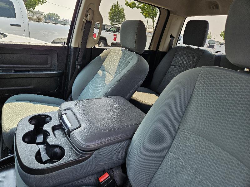 RAM 1500 Tradesman Crew Cab SWB 4WD 2017