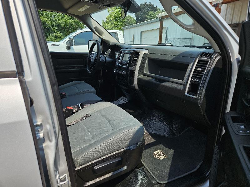 RAM 1500 Tradesman Crew Cab SWB 4WD 2017