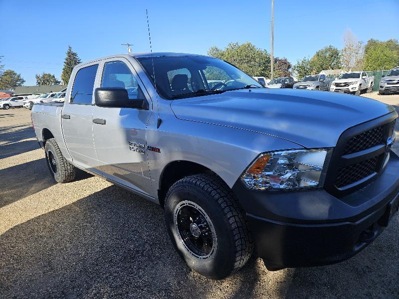 RAM 1500 Tradesman Crew Cab SWB 4WD 2017