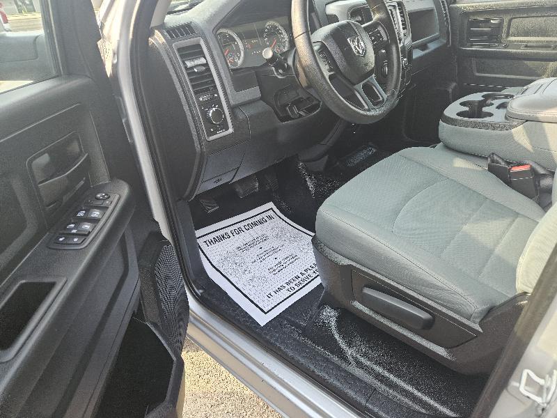 RAM 1500 Tradesman Crew Cab SWB 4WD 2017