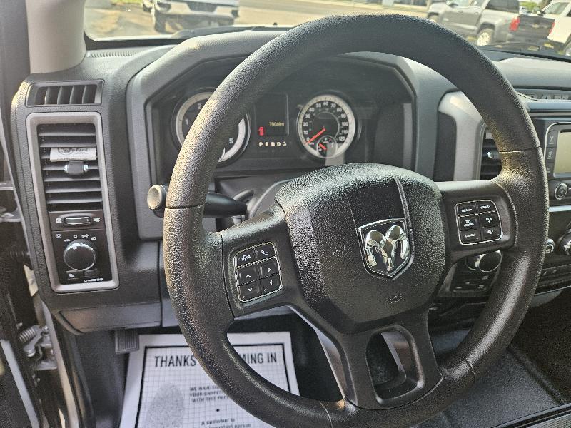 RAM 1500 Tradesman Crew Cab SWB 4WD 2017