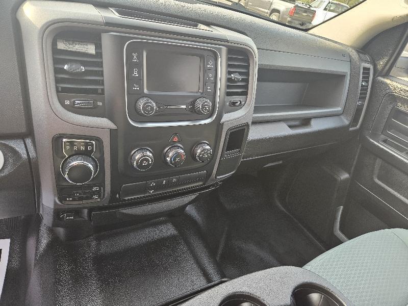 RAM 1500 Tradesman Crew Cab SWB 4WD 2017