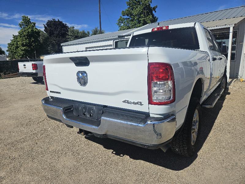 RAM 2500 Big Horn 4x4 Crew Cab 6'4" Box 2024