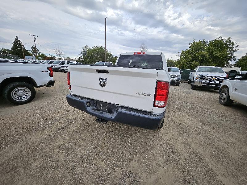 RAM 1500 Tradesman Crew Cab SWB 4WD 2016
