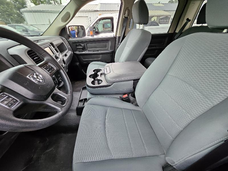 RAM 1500 Tradesman Crew Cab SWB 4WD 2016