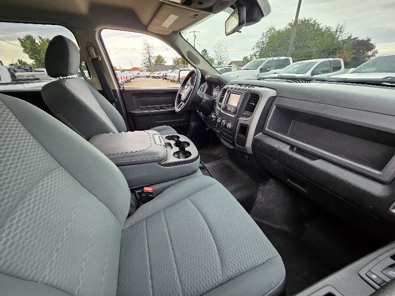 RAM 1500 Tradesman Crew Cab SWB 4WD 2016