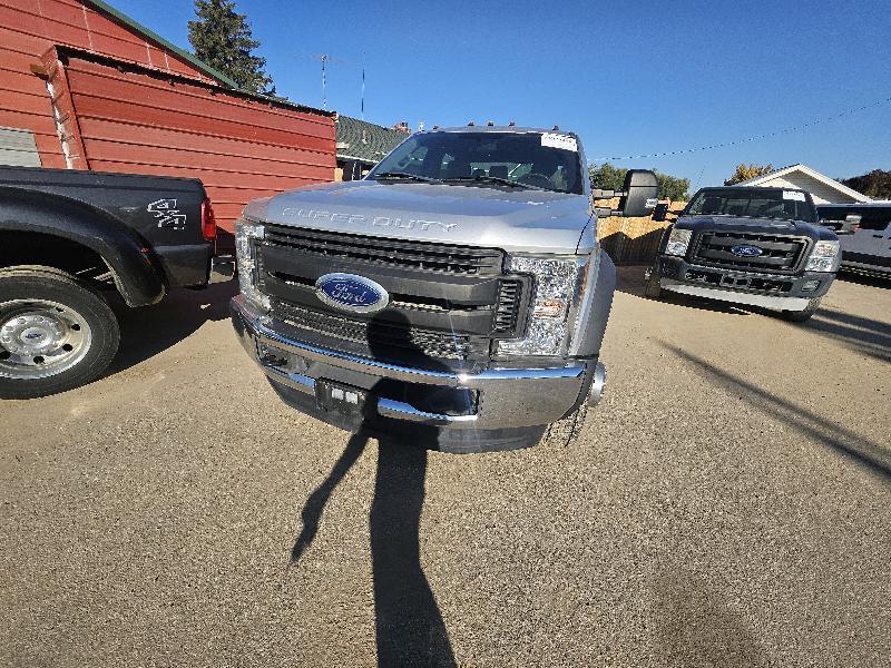 Ford F-450 SD XL Crew Cab DRW 4WD 2017