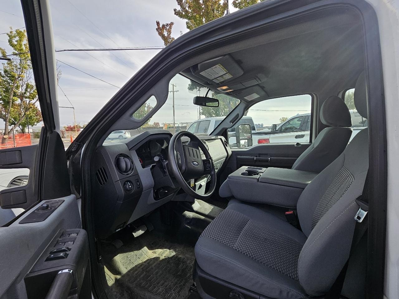 Ford F-450 SD XL Crew Cab DRW 4WD 2016