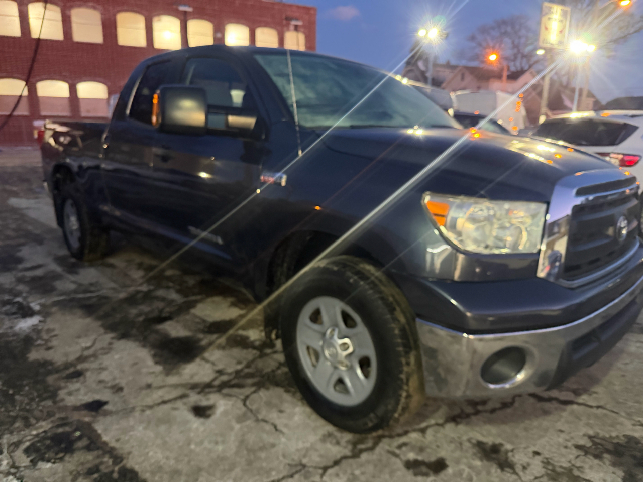 Toyota Tundra Tundra-Grade 5.7L Double Cab 4WD 2010