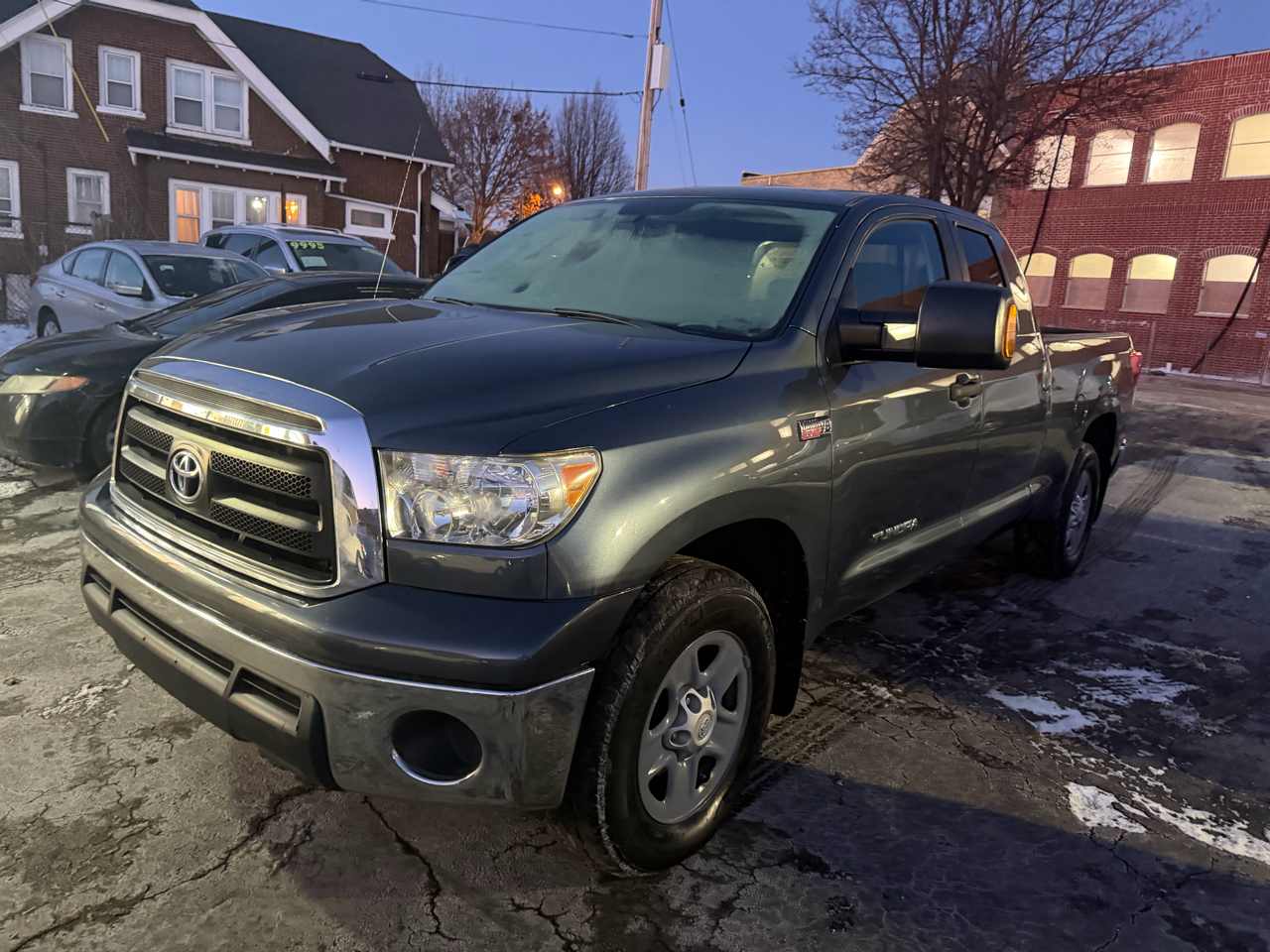 Toyota Tundra Tundra-Grade 5.7L Double Cab 4WD 2010