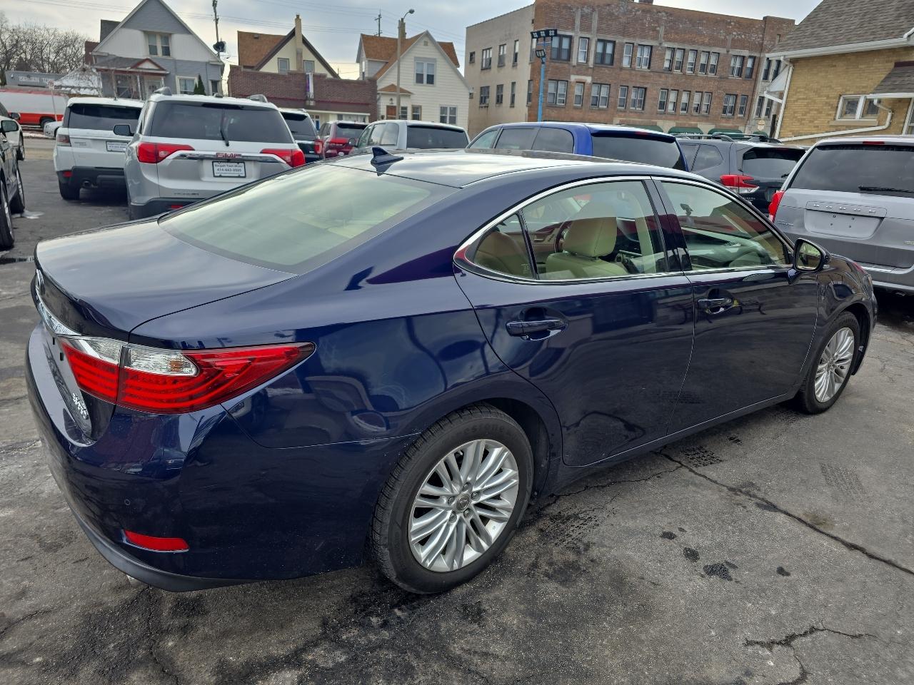 Lexus ES 350 Sedan 2013