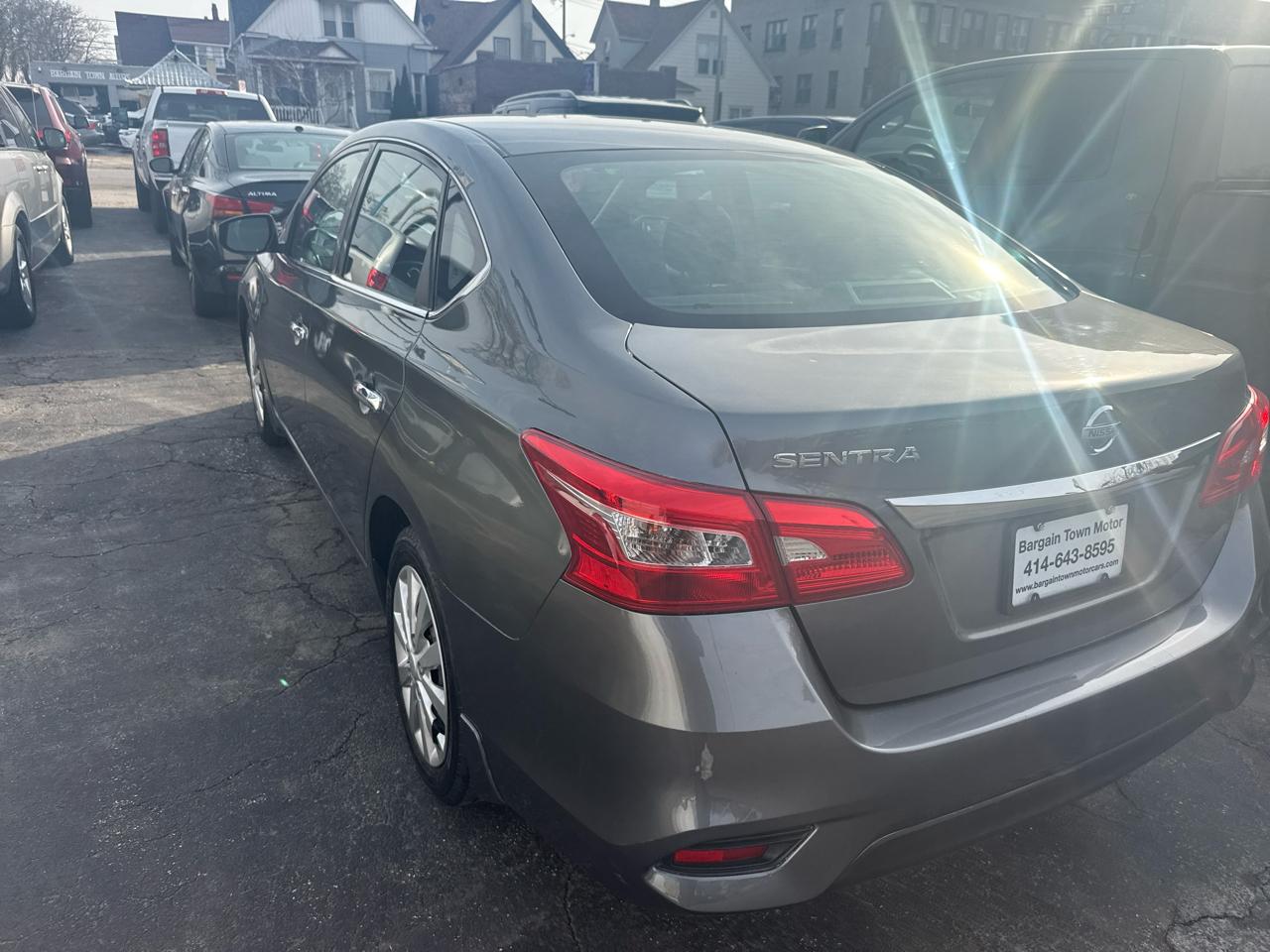 Nissan Sentra S 6MT 2017