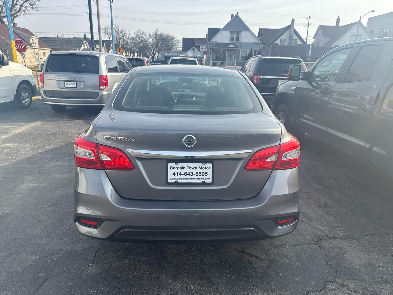 Nissan Sentra S 6MT 2017