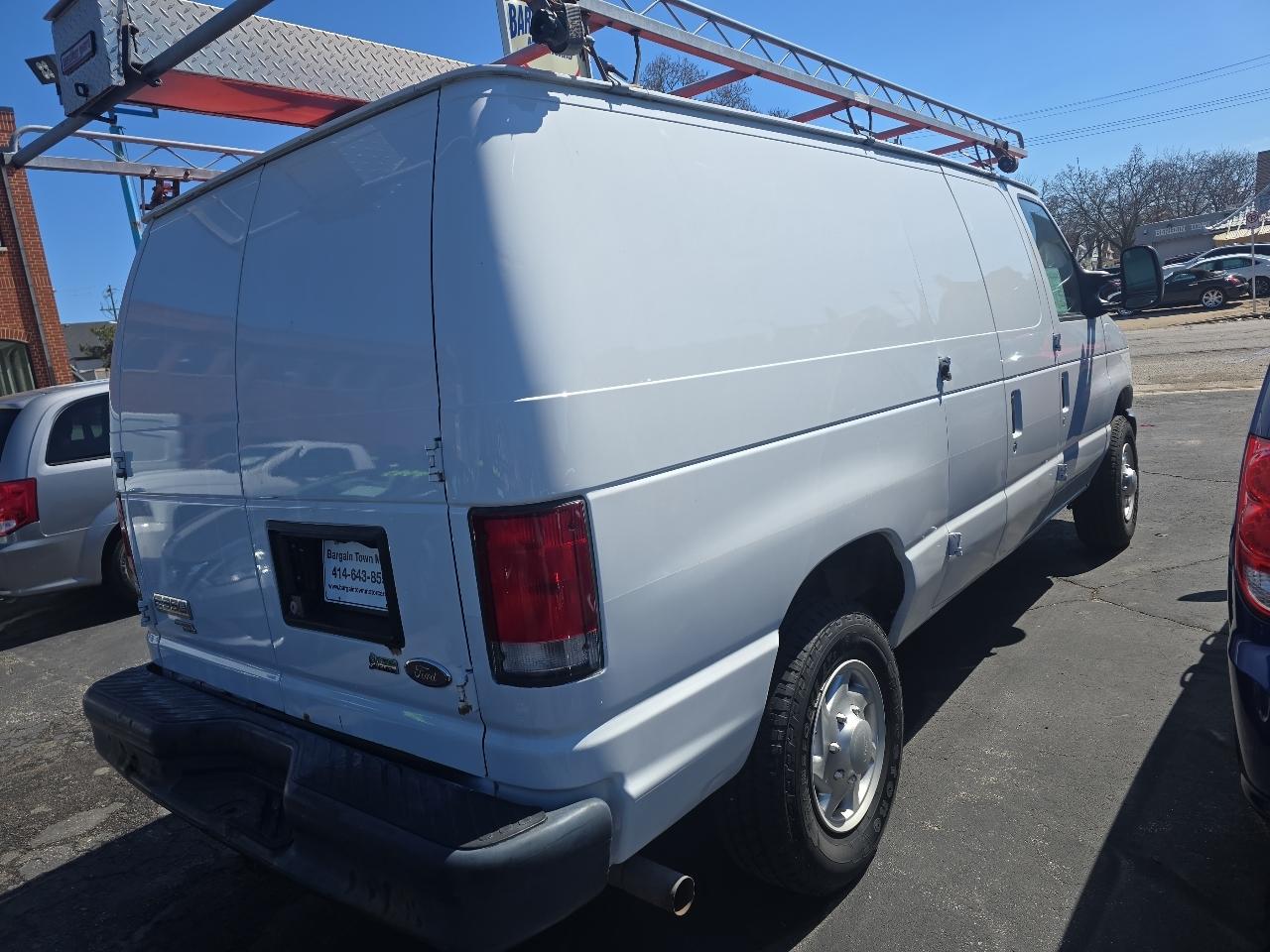 Ford Econoline E-350 Super Duty 2014