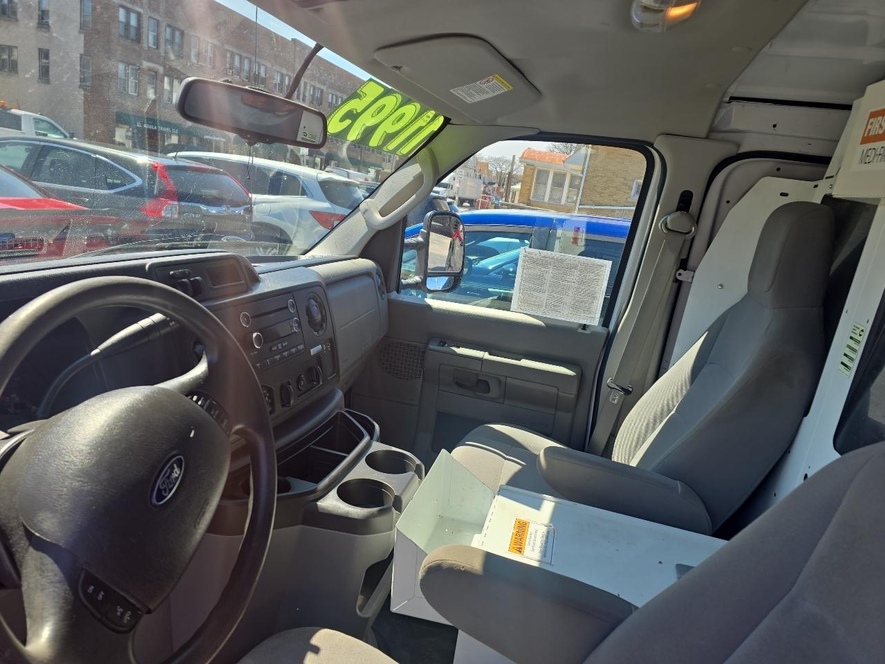 Ford Econoline E-350 Super Duty 2014