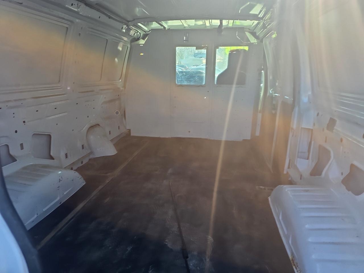 Ford Econoline E-350 Super Duty 2014