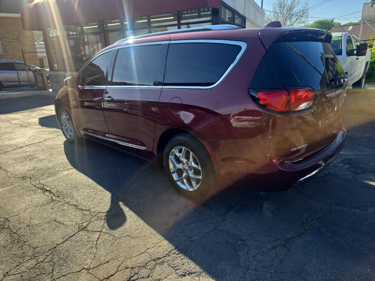 Chrysler Pacifica Limited 2017
