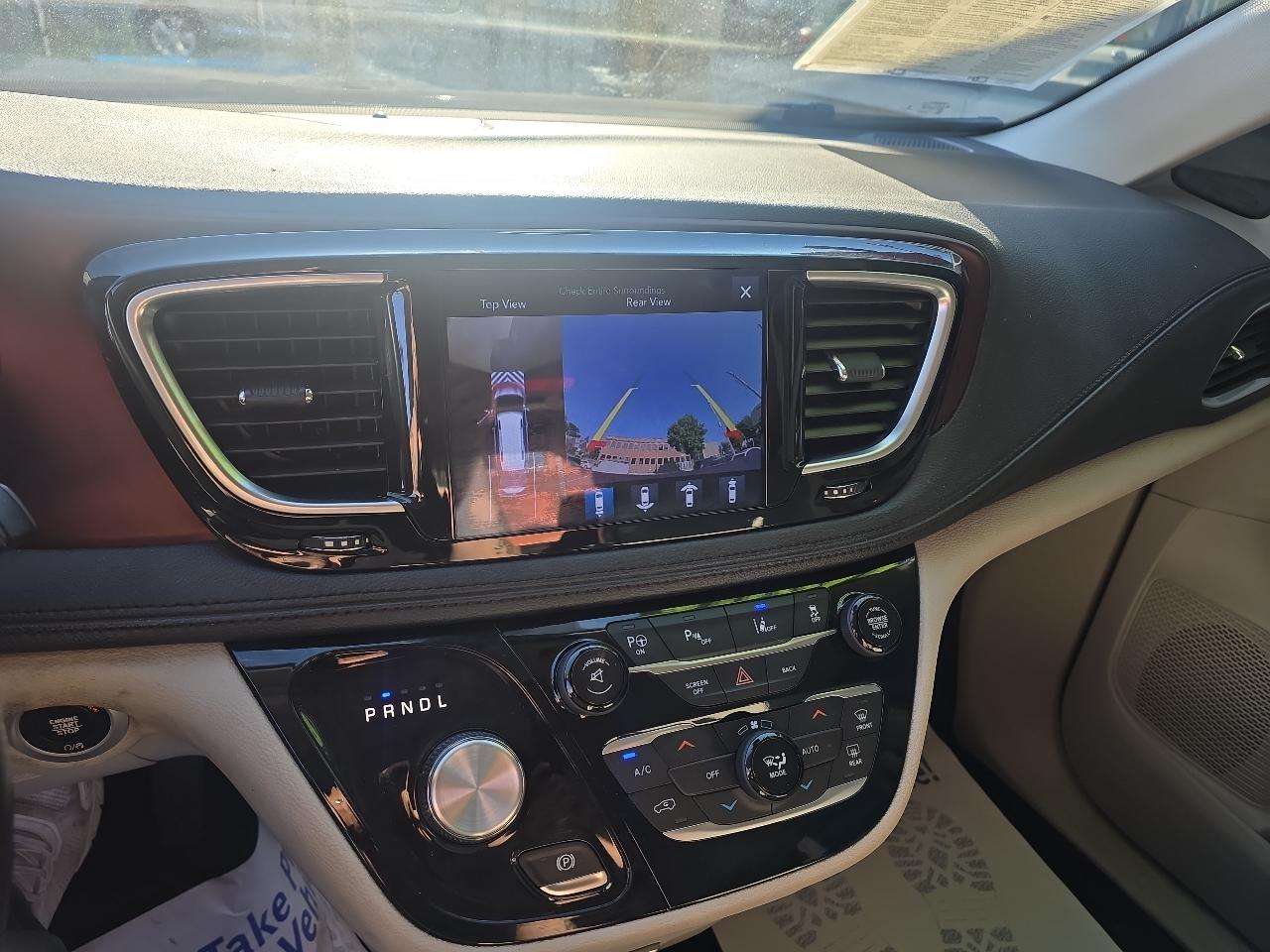 Chrysler Pacifica Limited 2017